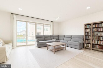 8642 Satinwood Dr in Frederick, MD - Building Photo - Building Photo