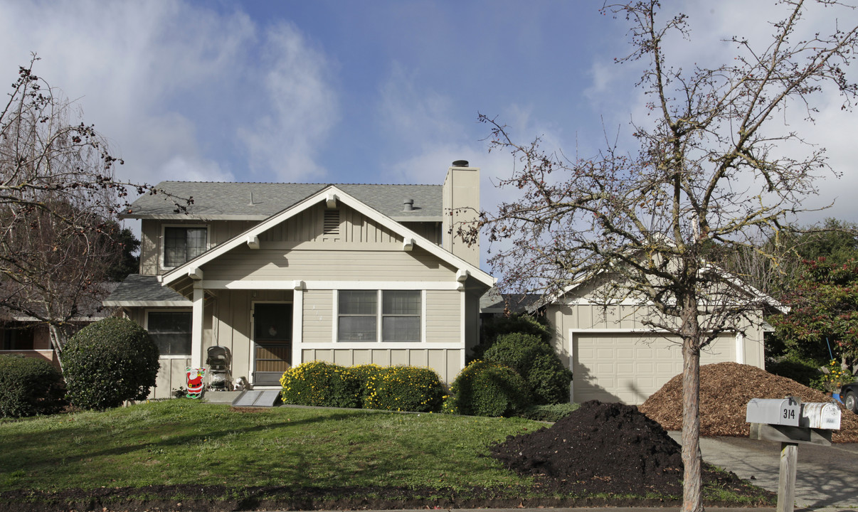 312 K St in Petaluma, CA - Foto de edificio