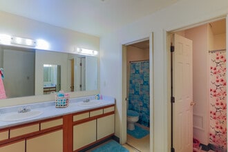 Wehnwood Court Student Living in Altoona, PA - Building Photo - Interior Photo