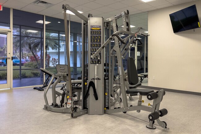 West Bay Village in Kissimmee, FL - Foto de edificio - Building Photo