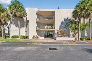 3100 Riverside Dr in Coral Springs, FL - Building Photo
