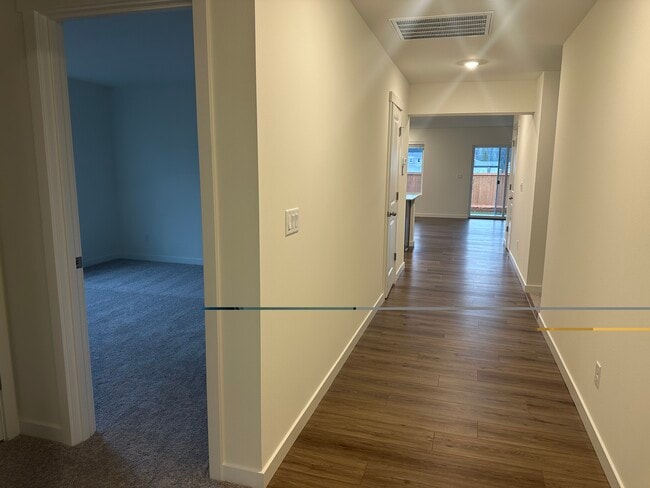 17102 126th Street Ct E in Bonney Lake, WA - Foto de edificio - Building Photo