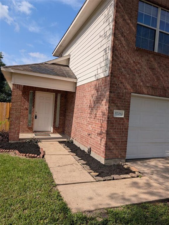 5706 Picacho Ln in Richmond, TX - Building Photo