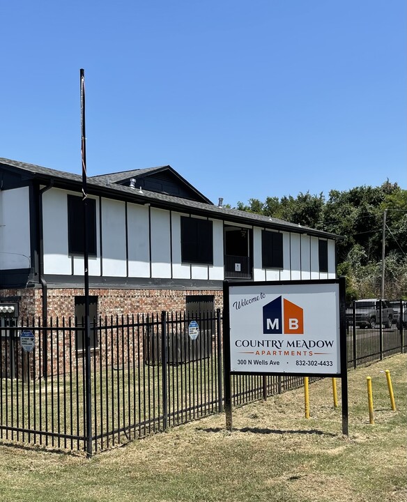 MB Country Meadow Apartments in Hubbard, TX - Building Photo