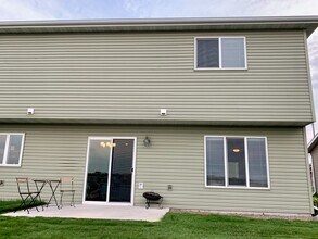 1002 E LaSalle Dr in Bismarck, ND - Building Photo - Building Photo