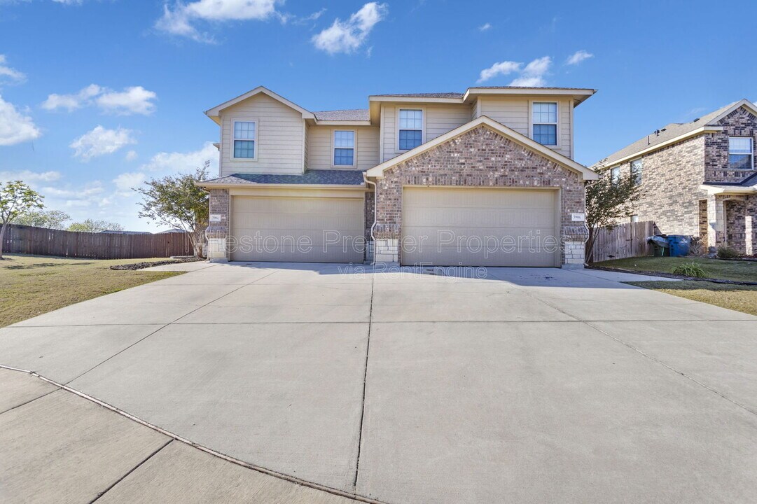 3906 Ashton Dr in Sanger, TX - Building Photo