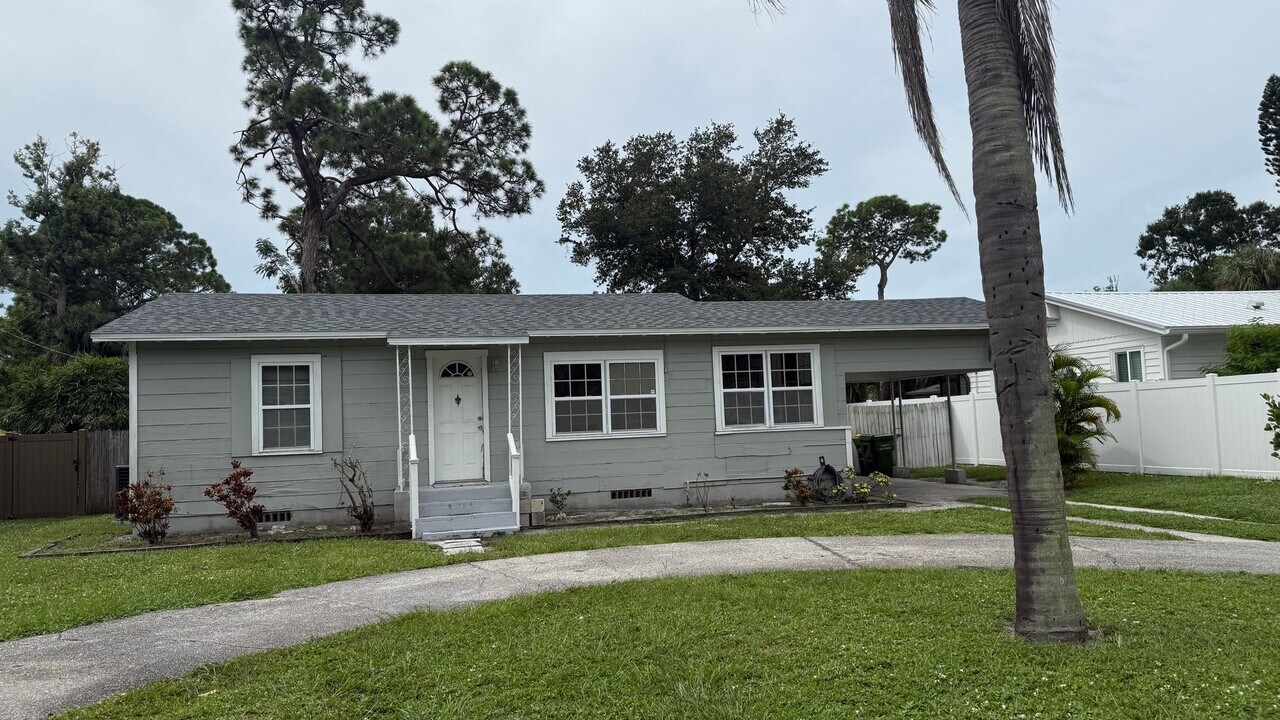 2336 Gull Ln in Sarasota, FL - Building Photo