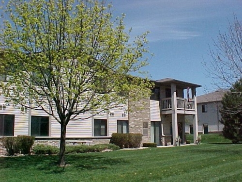 Rosalind Court in Racine, WI - Building Photo