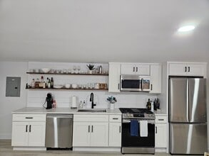 90 Shrewsbury Ave in Red Bank, NJ - Building Photo - Building Photo