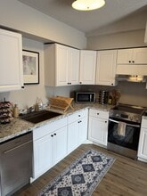 11044 SW Greenburg Rd in Tigard, OR - Building Photo - Building Photo