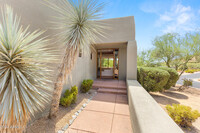 10044 Graythorn Dr in Scottsdale, AZ - Foto de edificio - Building Photo