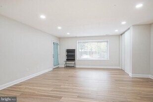 4617A Aberdeen Dr in Mount Laurel, NJ - Building Photo