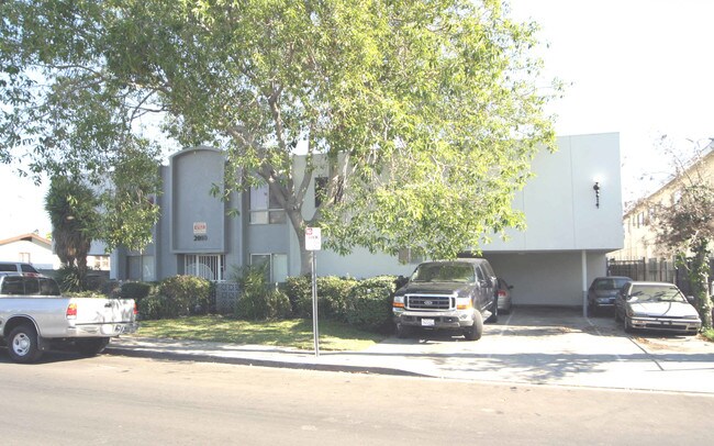 2010 S Garth Ave in Los Angeles, CA - Building Photo - Building Photo