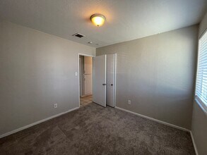 1113 Ramona Cir in Las Vegas, NV - Building Photo - Building Photo