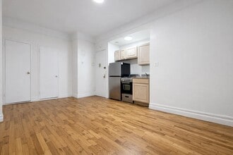 936 West End Ave, Unit F16 in New York, NY - Foto de edificio - Building Photo