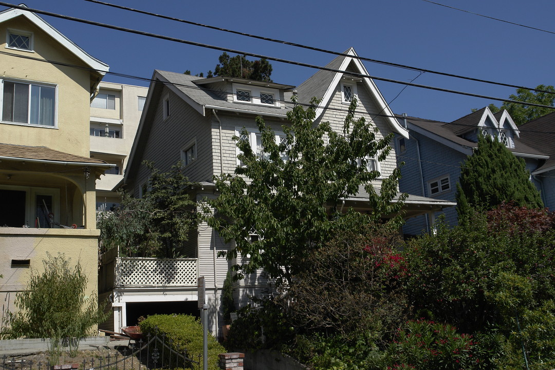 389 Adams St in Oakland, CA - Building Photo