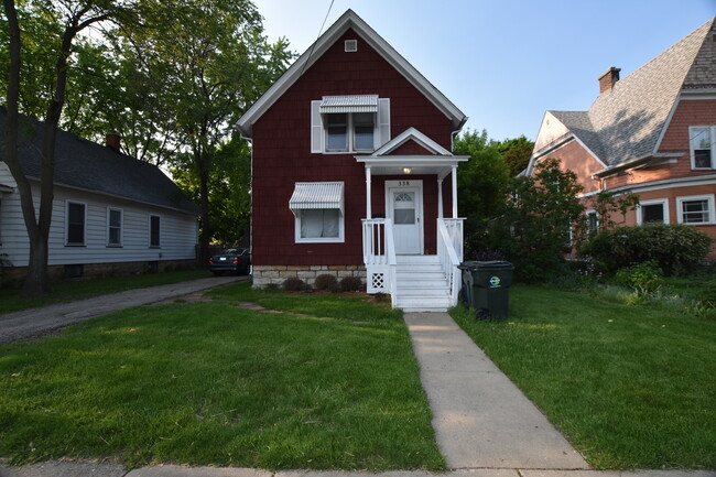 338 Marion Ave in Aurora, IL - Building Photo - Building Photo
