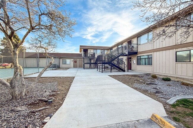 Avalon Court in Kennewick, WA - Building Photo - Building Photo