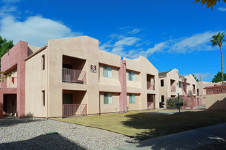 The Quails Apartments in Tucson, AZ - Building Photo - Building Photo