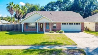 1356 Sterling Point Dr in Gulf Breeze, FL - Building Photo