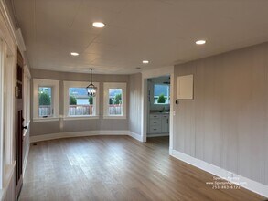 625 Elizabeth St in Sumner, WA - Building Photo - Building Photo