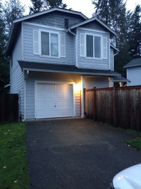 12724 159th St E in Puyallup, WA - Building Photo