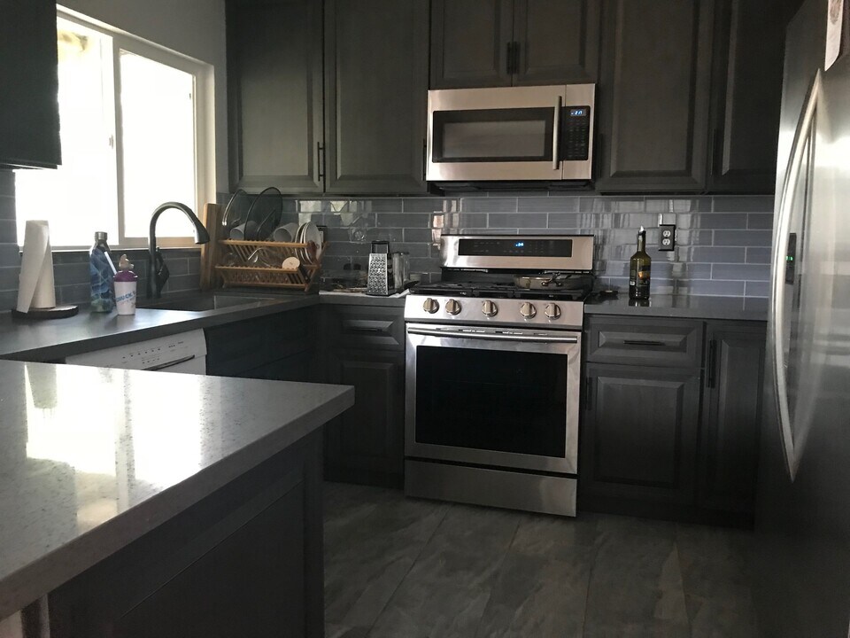 258 Mountain View Dr in Santa Maria, CA - Building Photo