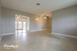 75 Lakeview Ln in Englewood, FL - Building Photo - Building Photo