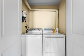 4 Beaufain St, Unit 202 in Charleston, SC - Foto de edificio - Building Photo