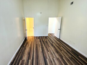 3405 NW 44th St in Lauderdale Lakes, FL - Building Photo - Building Photo