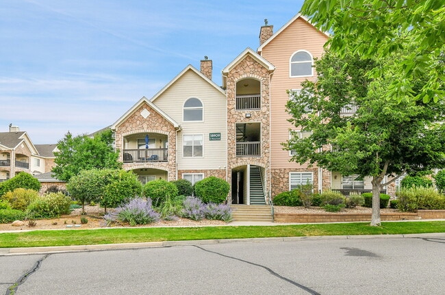 18909 E Warren Cir in Aurora, CO - Foto de edificio - Building Photo