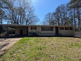 1445 Brinoy Dr in Jackson, MS - Building Photo