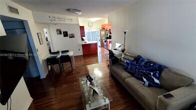 8017 Lake Dr in Doral, FL - Building Photo - Building Photo