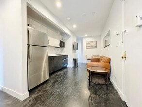 Furnished room/NOT APARTMENT in Brooklyn, NY - Foto de edificio - Building Photo