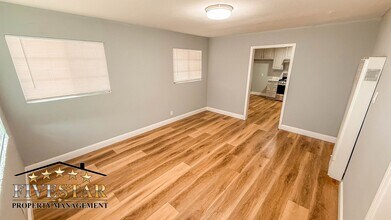 2703 Center St in Bakersfield, CA - Building Photo - Building Photo