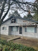 8797 116th Ave NE in Kirkland, WA - Building Photo