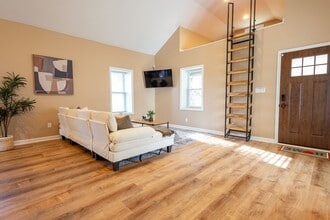 5430 Oakley Ave in Kansas City, MO - Foto de edificio - Building Photo