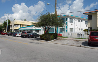 2101-2125 Calais Dr in Miami Beach, FL - Building Photo