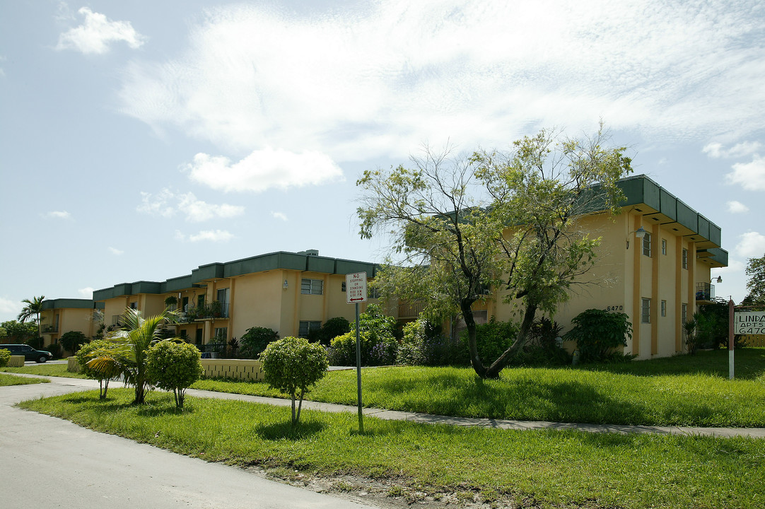 Linda Apartments in Miami, FL - Building Photo