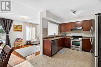 101 Sir Sanford Fleming Way in Vaughan, ON - Building Photo - Building Photo