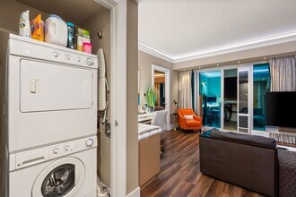 2700 Las Vegas Blvd S in Las Vegas, NV - Building Photo - Building Photo