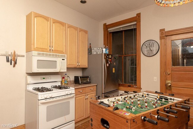 1911 W Cortland St-Unit -Unit 1 in Chicago, IL - Building Photo - Building Photo