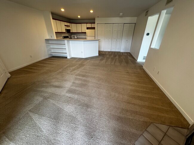 property at 33 S Boulder Cir