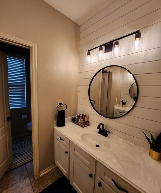 property at 2205 Summit Pass Ln