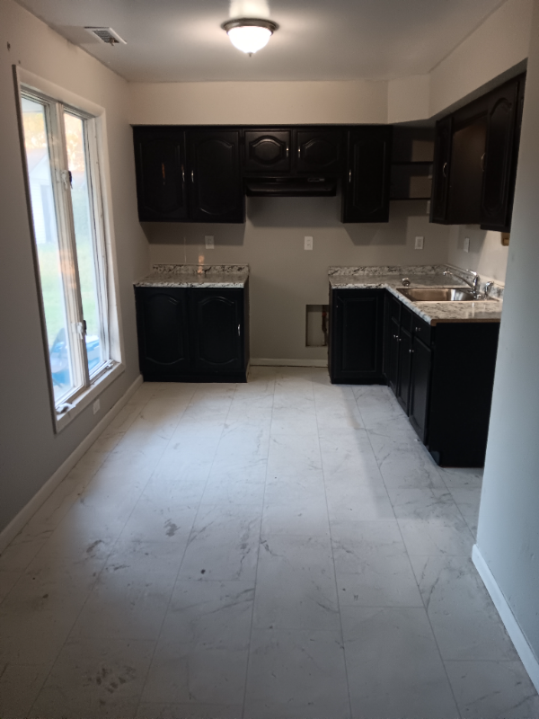 property at 5711 N Park Dr