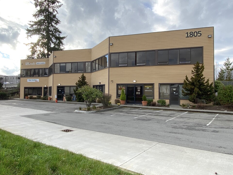 1805 136th Pl NE in Bellevue, WA - Foto de edificio