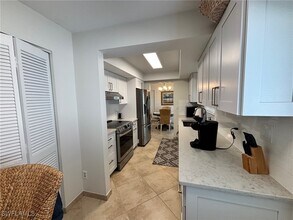 9675 7th St N in Naples, FL - Foto de edificio - Building Photo