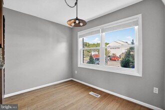 1694 Forest Hill Ct in Crofton, MD - Foto de edificio - Building Photo