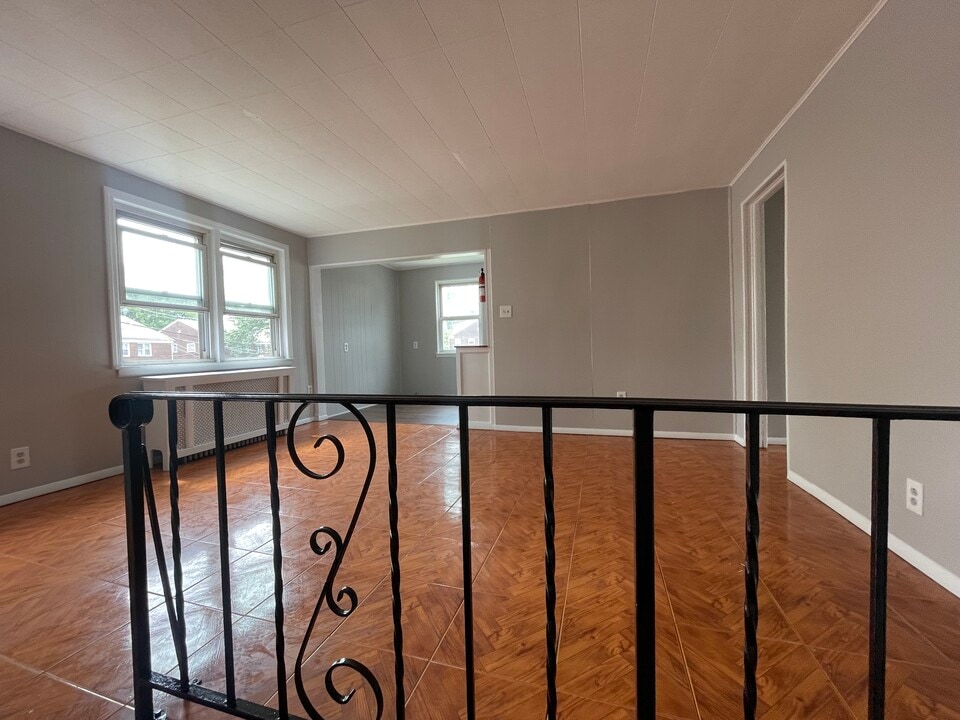 735 Audrey Dr, Unit 2 in Rahway, NJ - Foto de edificio