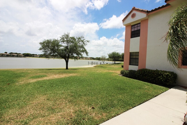 321 Norwood Terrace in Boca Raton, FL - Building Photo - Building Photo